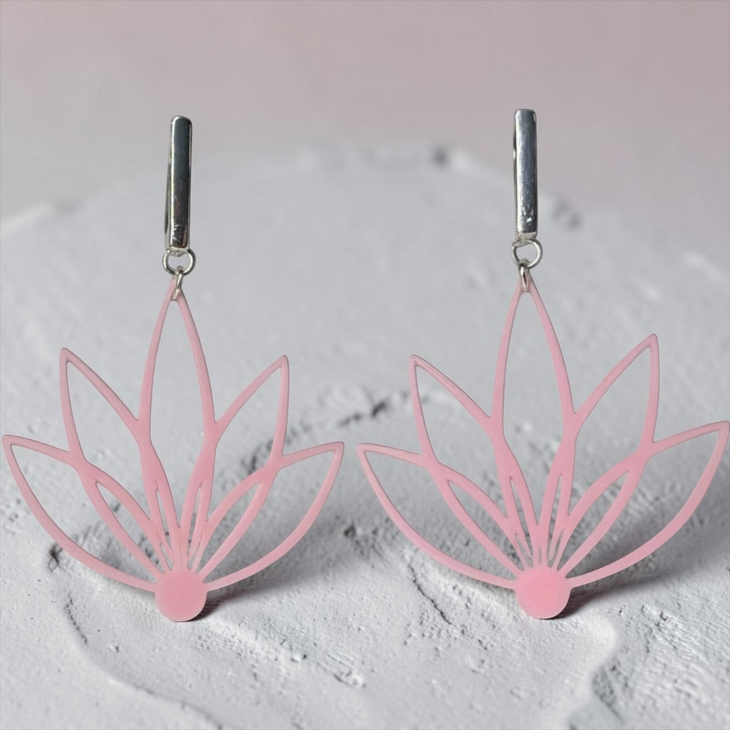 Bloom Line – Floral Drop mit feinsilberplattierten Brisuren