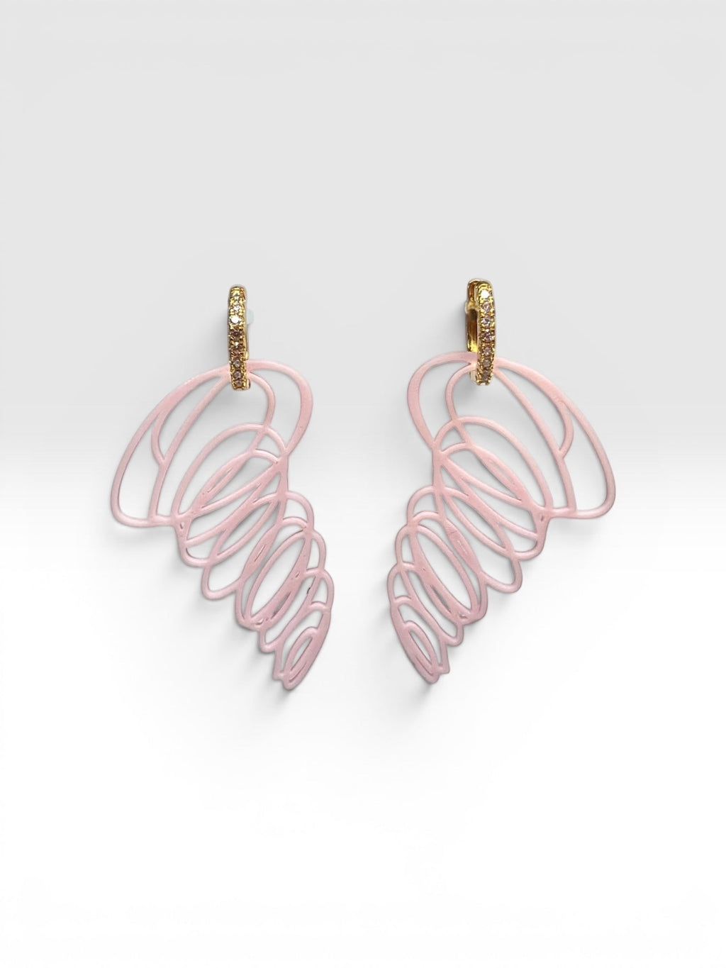 RISITEC - Timeless By Design Feather Loop Ohrringe in Blush Pink mit 24K vergoldeten Creolen und Zirkonia-Besatz