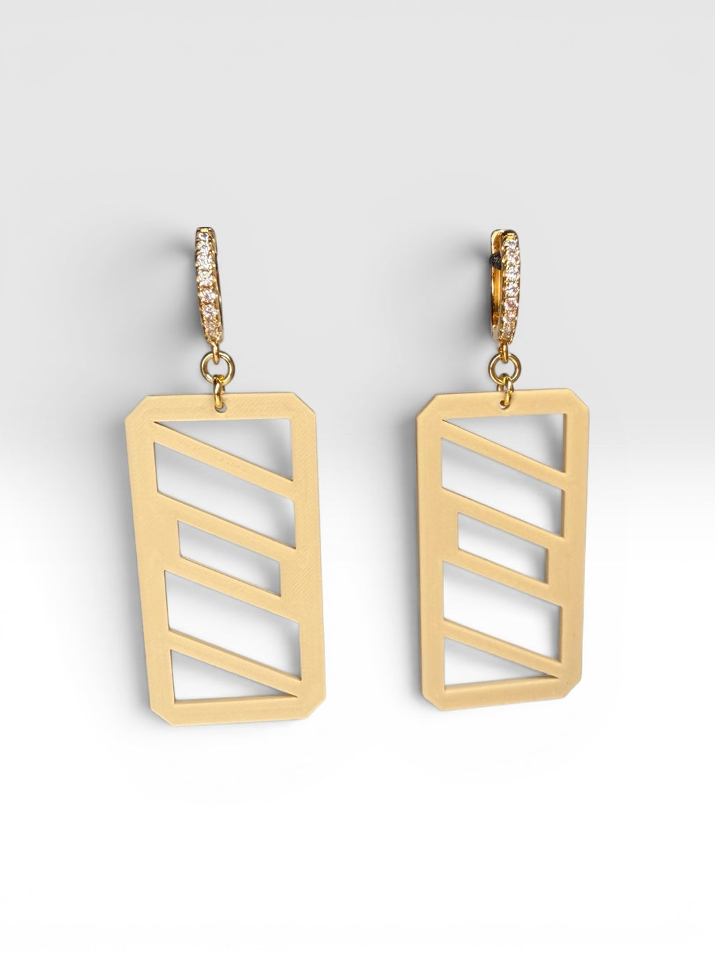 RISITEC - Timeless By Design geometrische Statement-Ohrringe in Creme mit Zirkonia-Creolen und Feinsilber-Plattierung