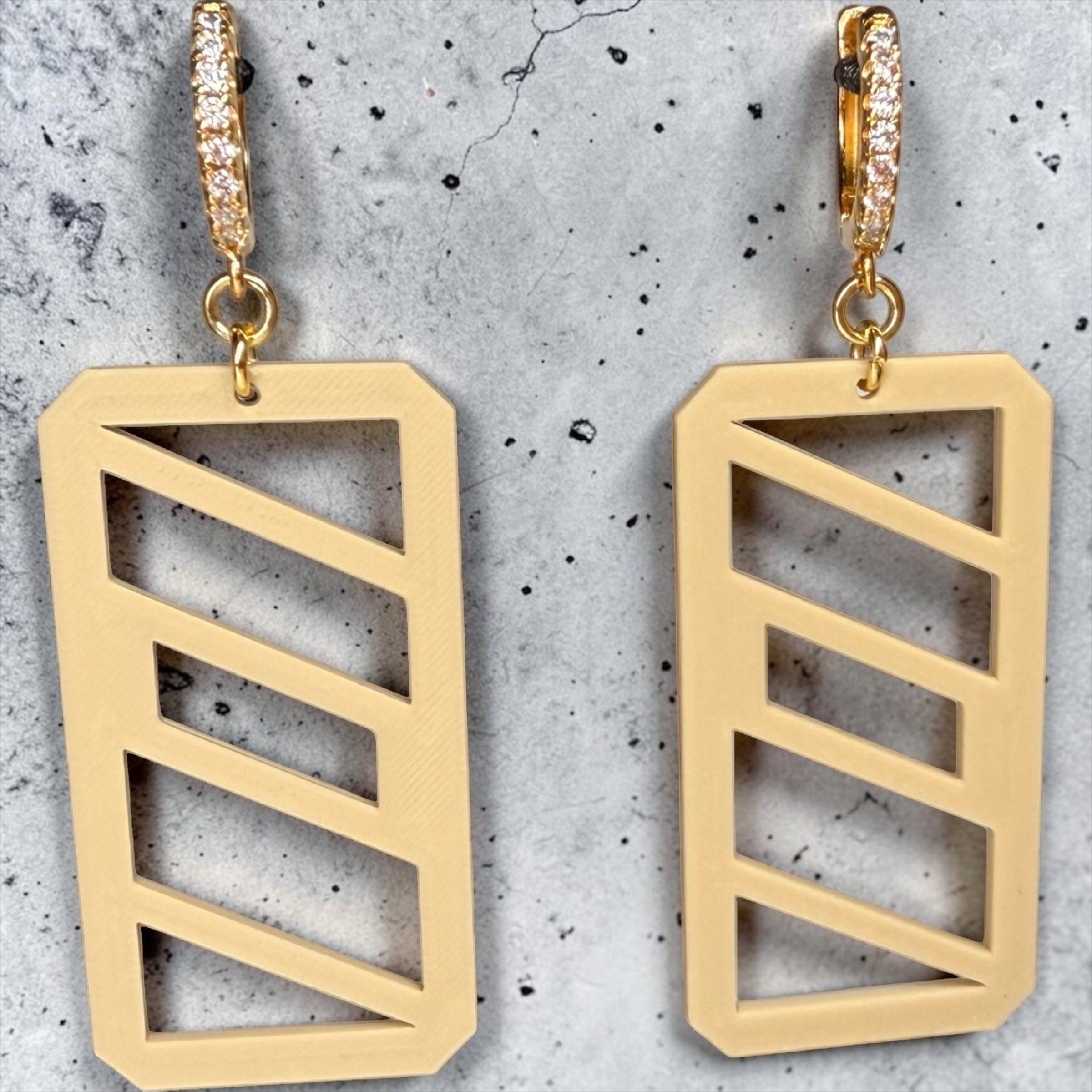 RISITEC - Timeless By Design geometrische Statement-Ohrringe in Creme mit Zirkonia-Creolen aus 999er Feinsilber