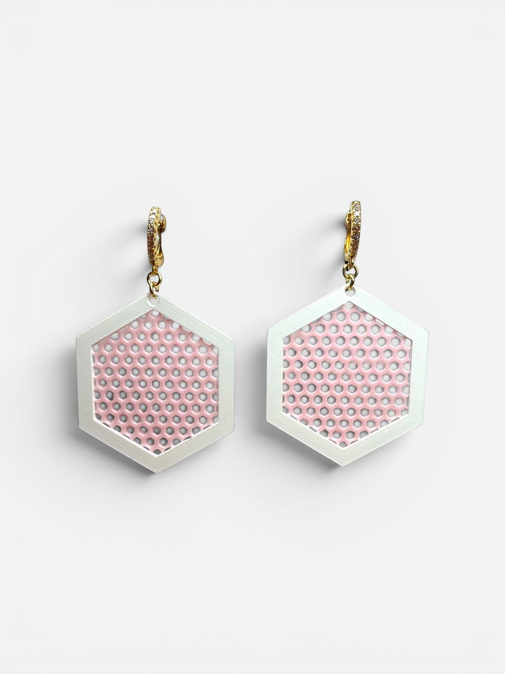 RISITEC - Timeless By Design geometrische Hexagon-Ohrringe in Weiß und Rosa mit 24K vergoldeten Zirkonia-Creolen