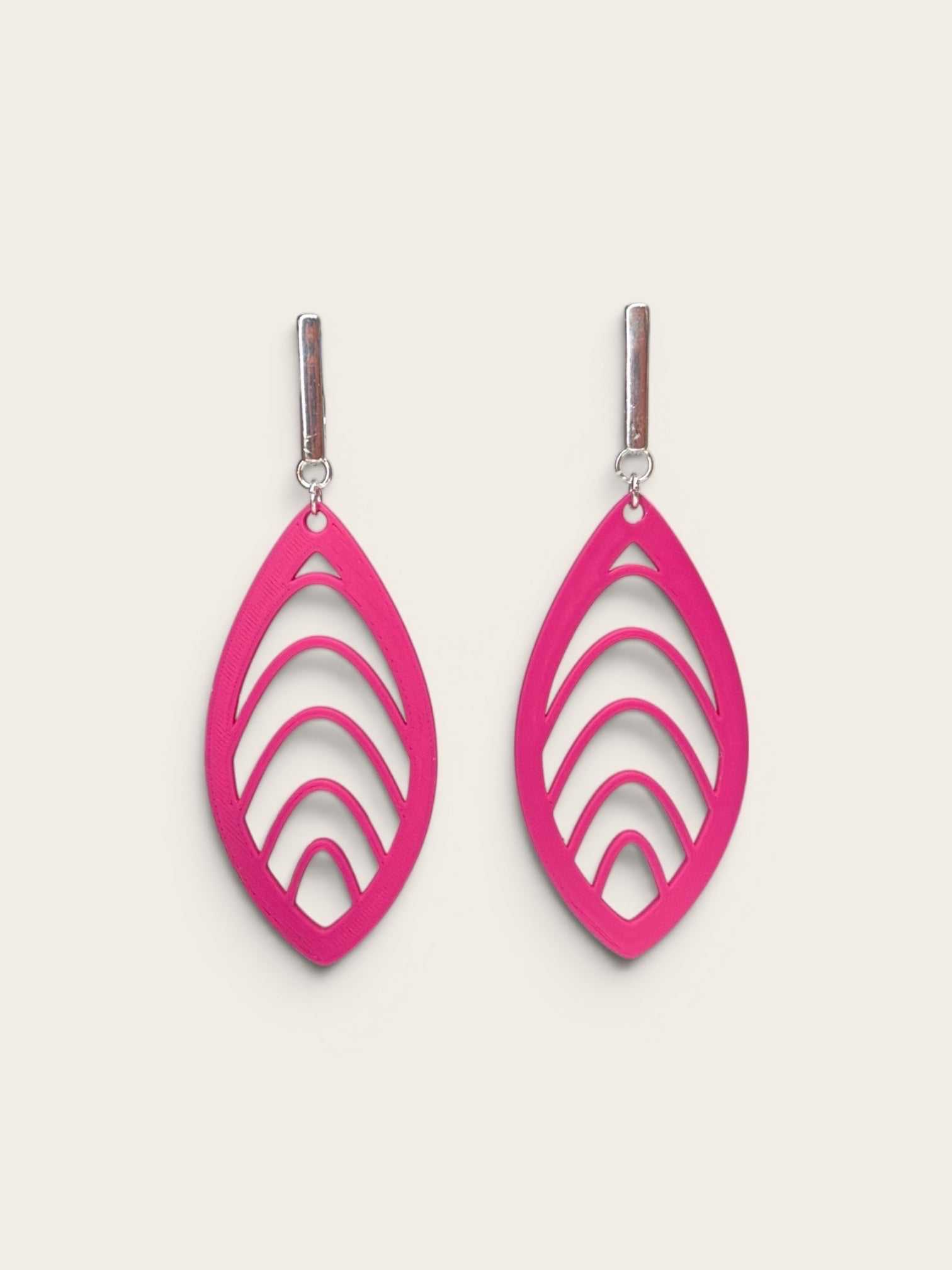 RISITEC - Timeless By Design Wave Line Statement-Ohrringe in Pink mit organischem Wellenmuster und Feinsilber-Brisuren